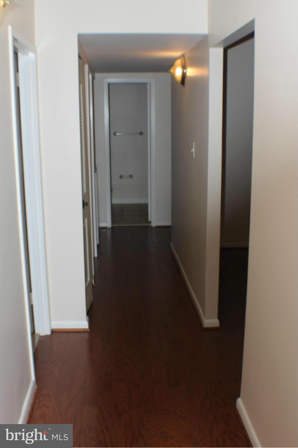 11627 Stoneview Square, Unit 21C Reston, VA 20191 - Photo 15 of 19 a view of a hallway