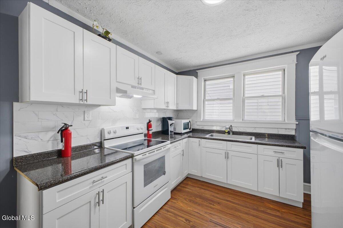 21 Hawk Street Schenectady, NY 12307 - Photo 25 of 29 Kitchen Apt 2
