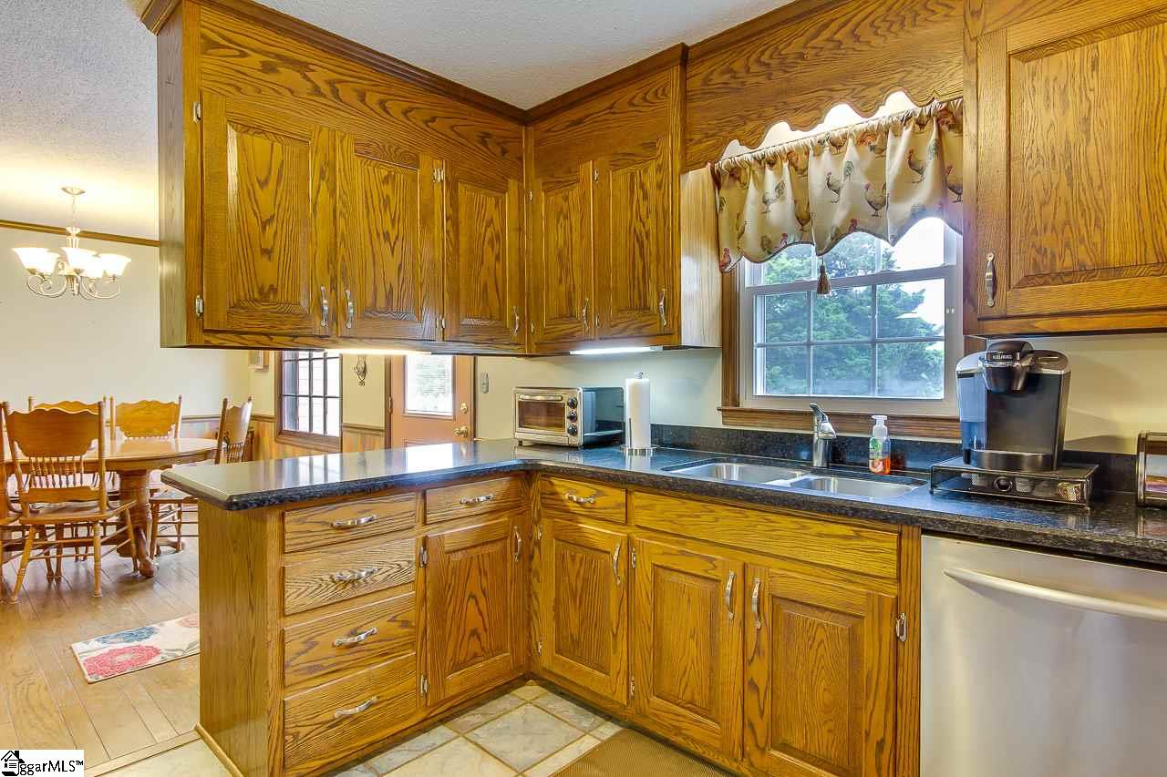 410 Barnett Road Greer, SC 29651 - Photo 15 of 34