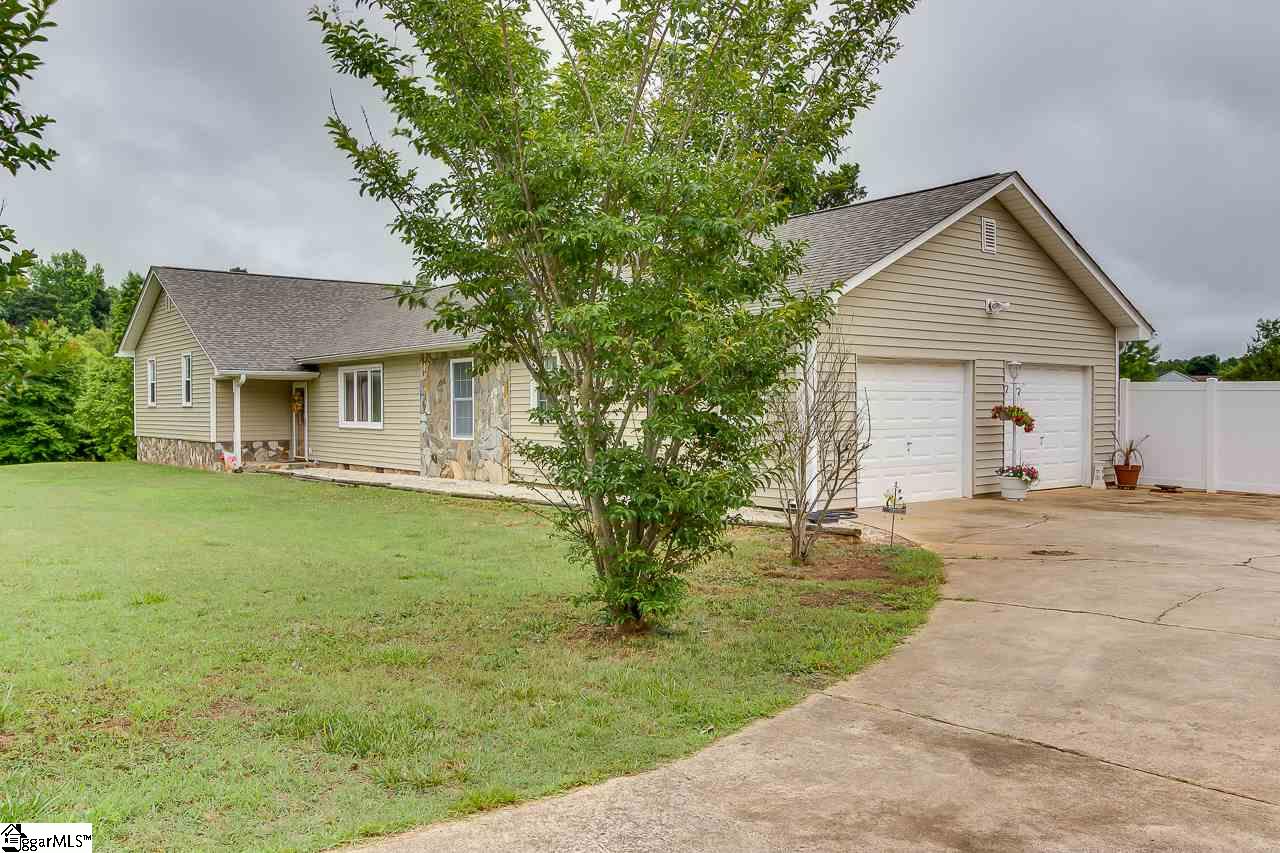 410 Barnett Road Greer, SC 29651 - Photo 3 of 34