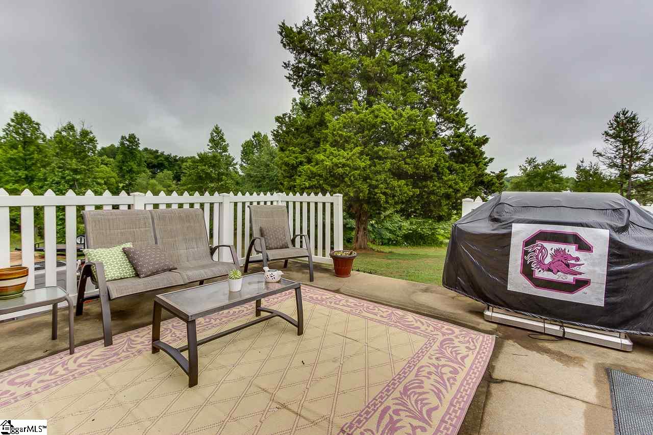 410 Barnett Road Greer, SC 29651 - Photo 8 of 34