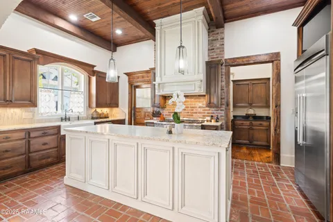 $1,100,000 | 100 Candlewood Drive, Lafayette, LA 70508