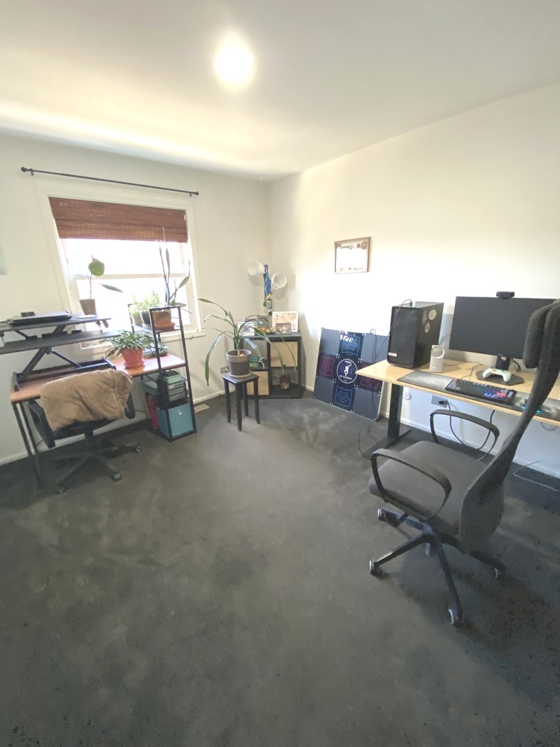 654 Inverrary Lane Deerfield, IL 60015 - Photo 20 of 30 a living room with furniture and a window