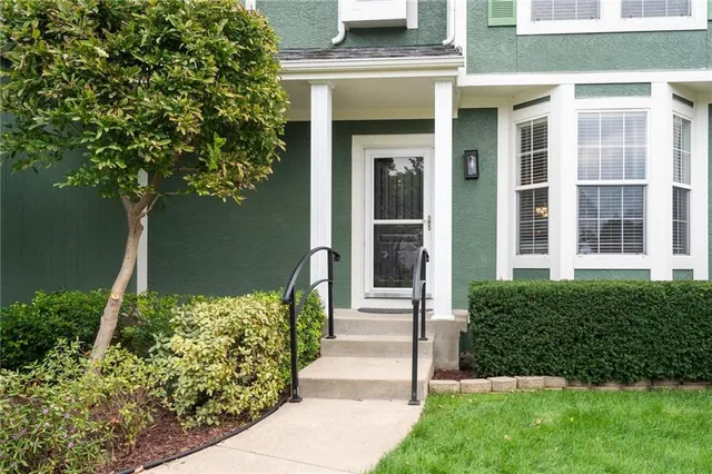 $535,000 | 13205 West 137th Place, Overland Park, KS 66221