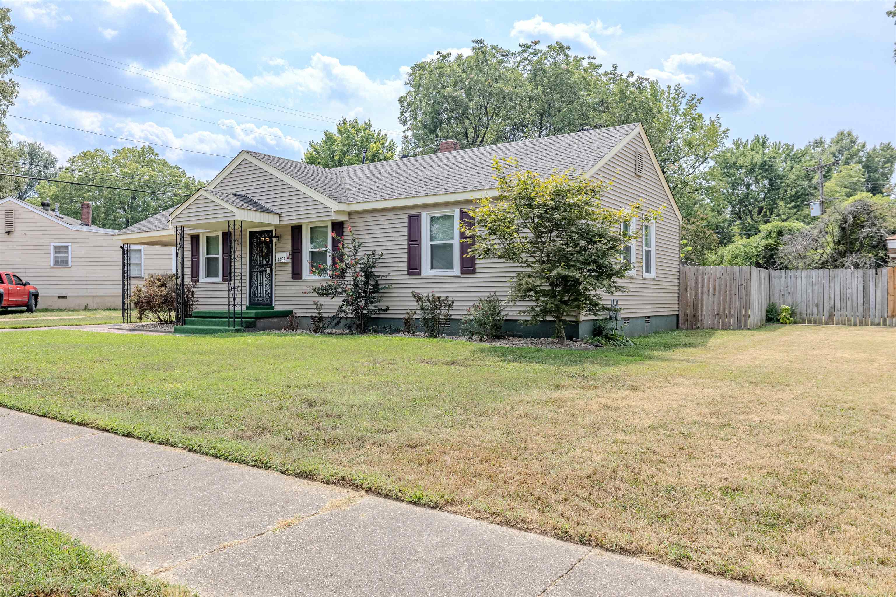4463 Ferndale Road Memphis, TN 38122 - Photo 5 of 27 front view of a house with a yard