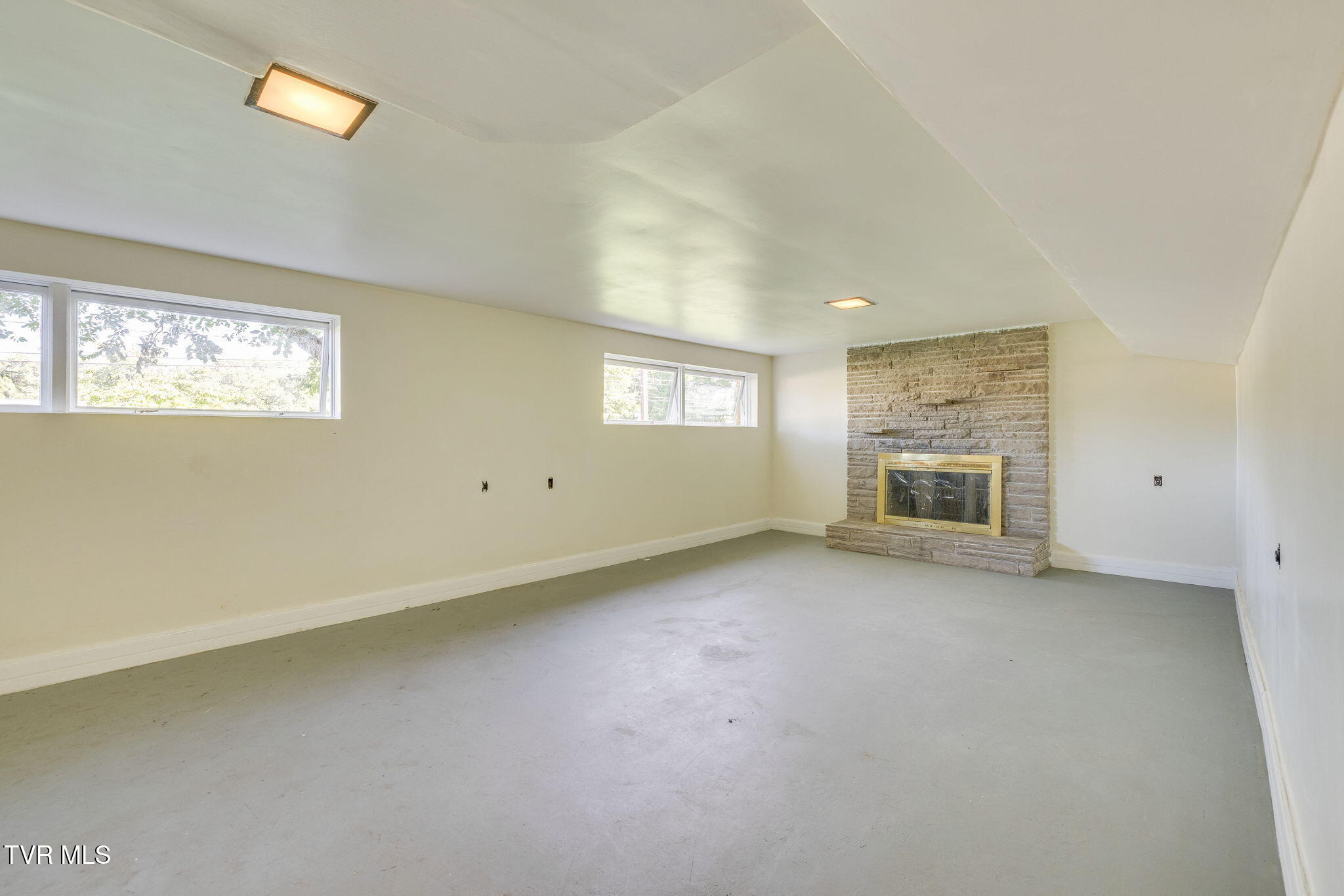 412 Colonial Heights Road Kingsport, TN 37663 - Photo 22 of 29 027