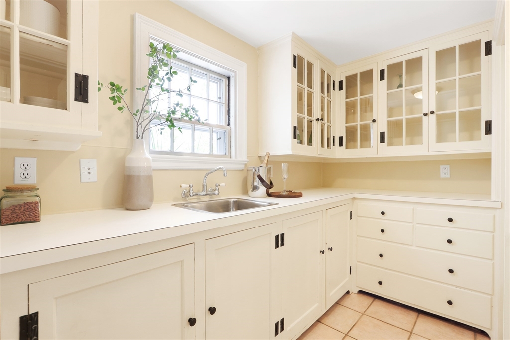 42 Edmunds Road Wellesley, MA 02481 - Photo 6 of 42