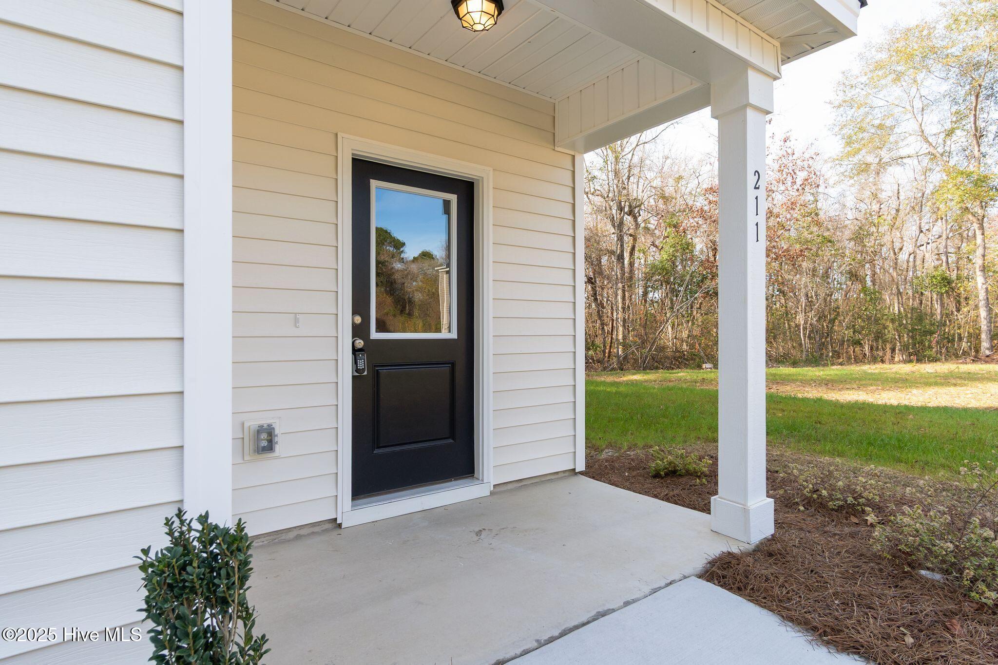 211 Brighttown Road Maysville, NC 28555 - Photo 7 of 41 Front Entrance