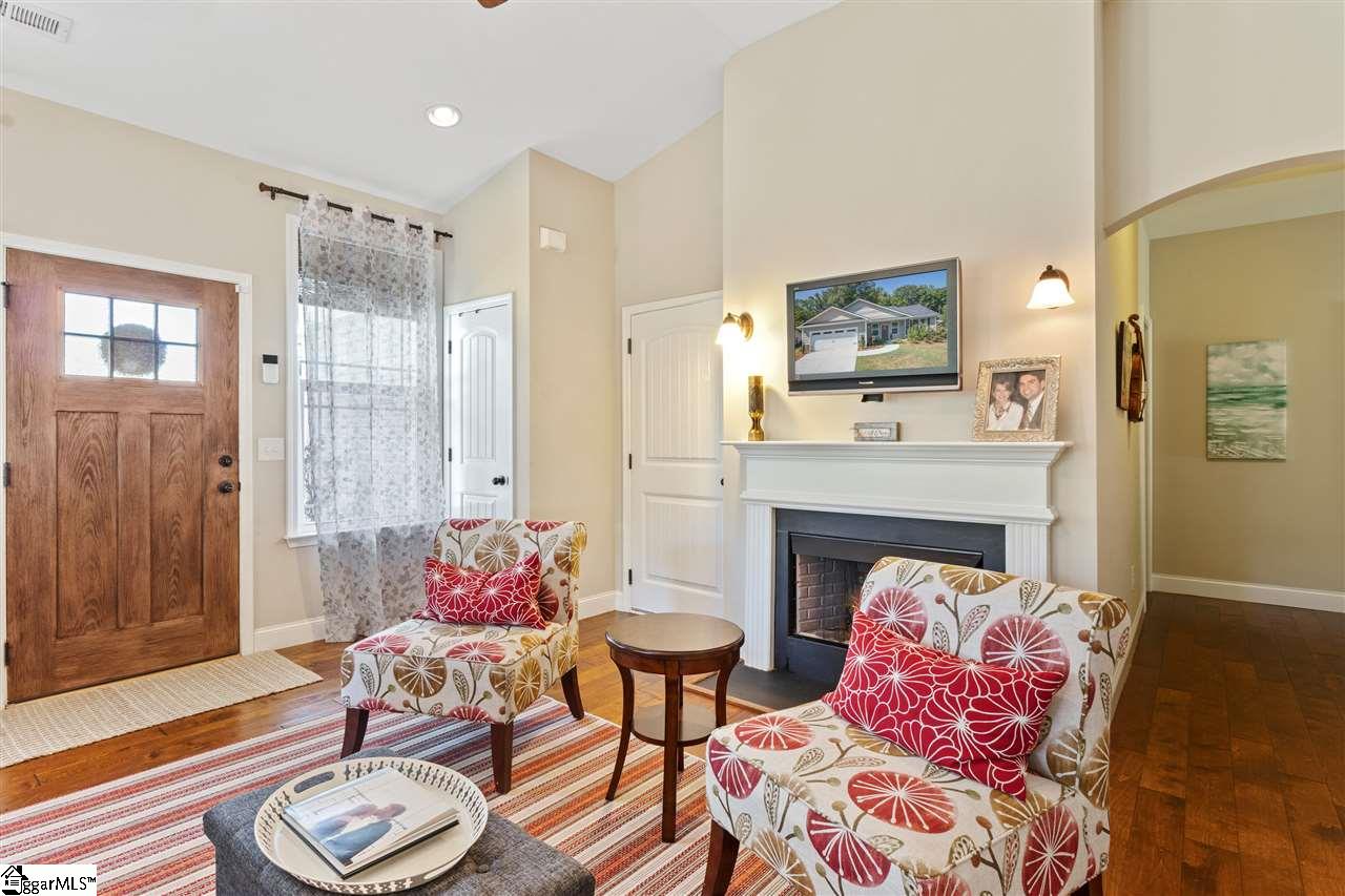 9 Dawson Road Greenville, SC 29609 - Photo 3 of 25