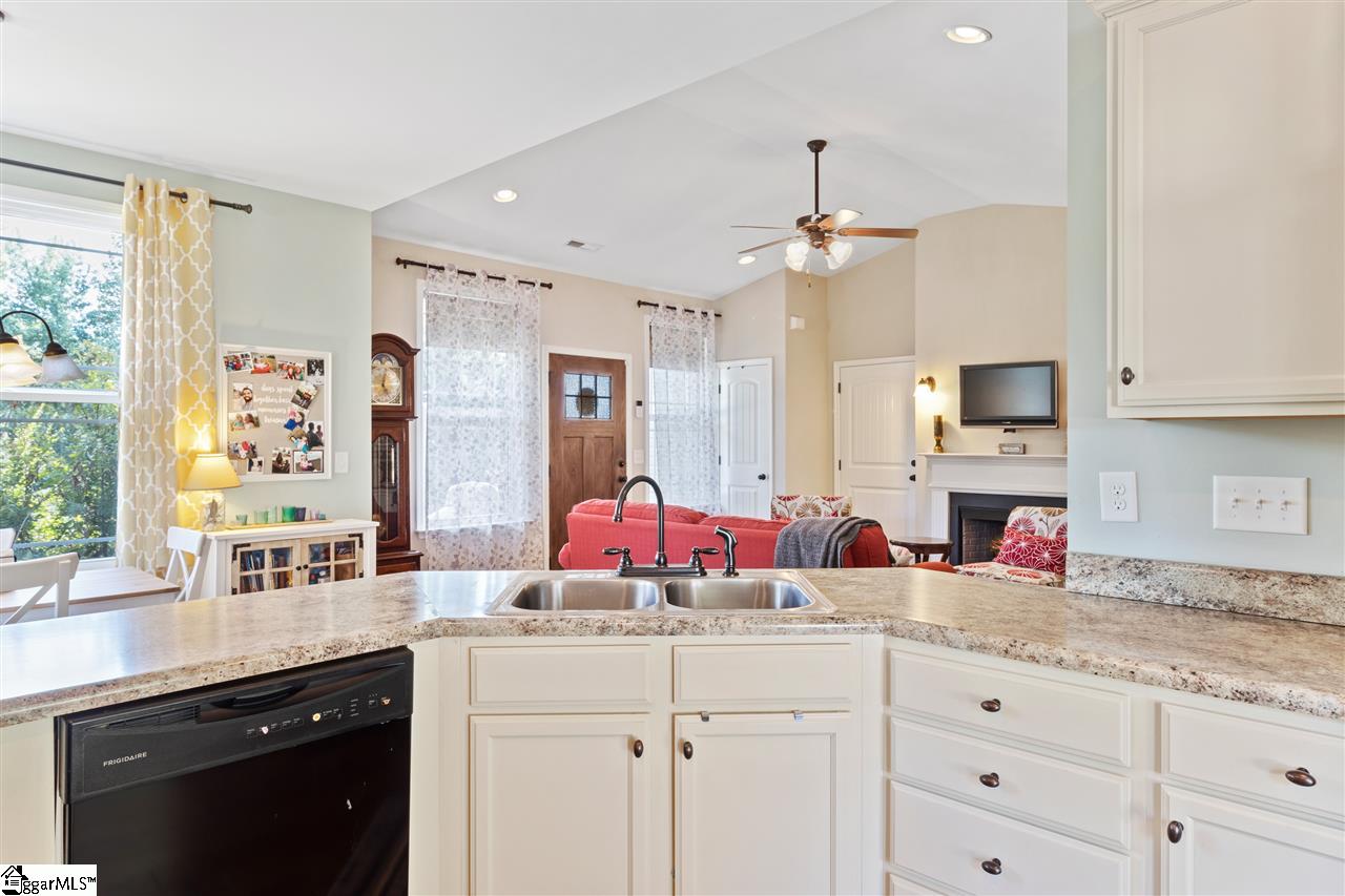 9 Dawson Road Greenville, SC 29609 - Photo 8 of 25