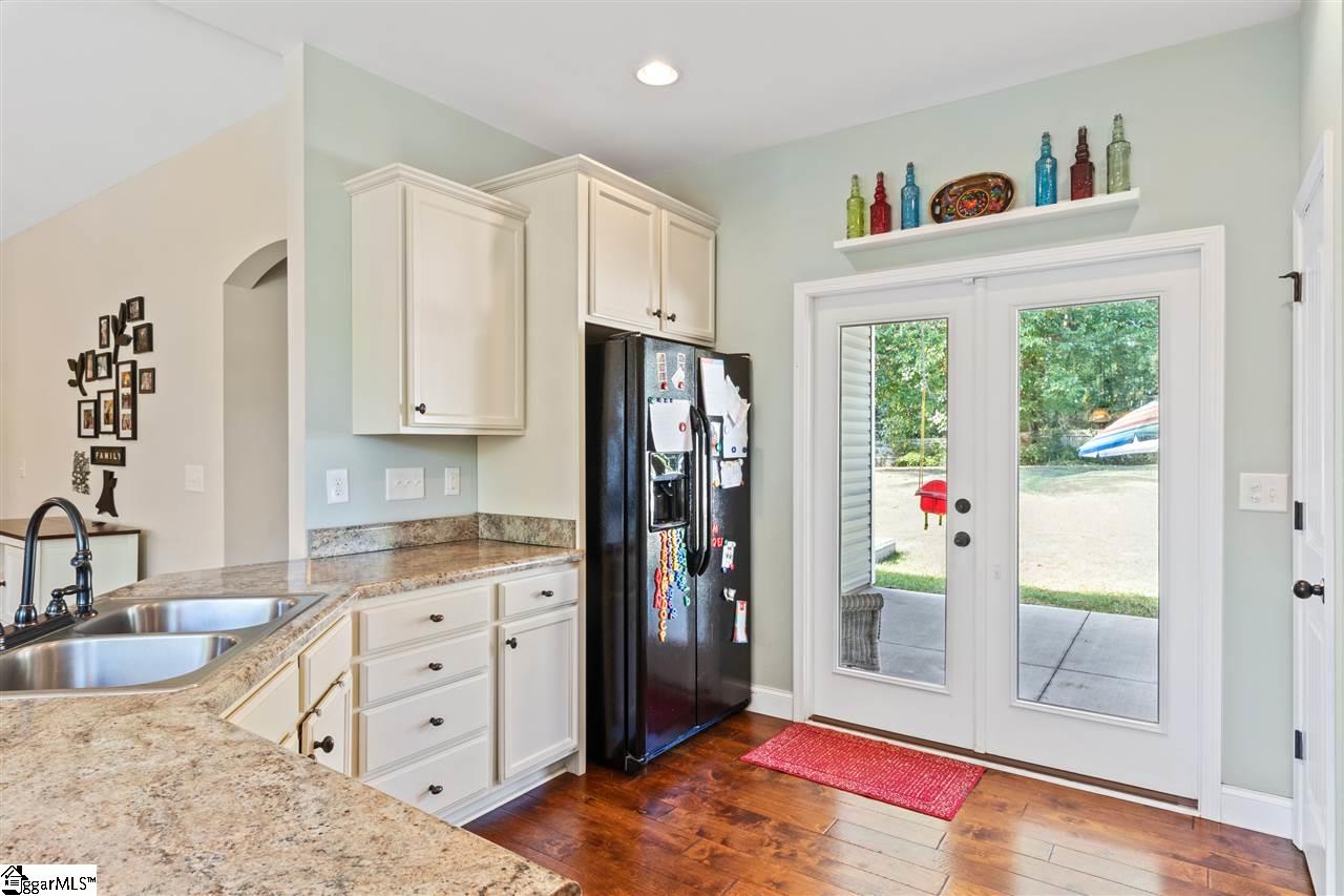 9 Dawson Road Greenville, SC 29609 - Photo 9 of 25