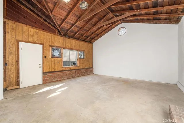 a view of room with an empty space