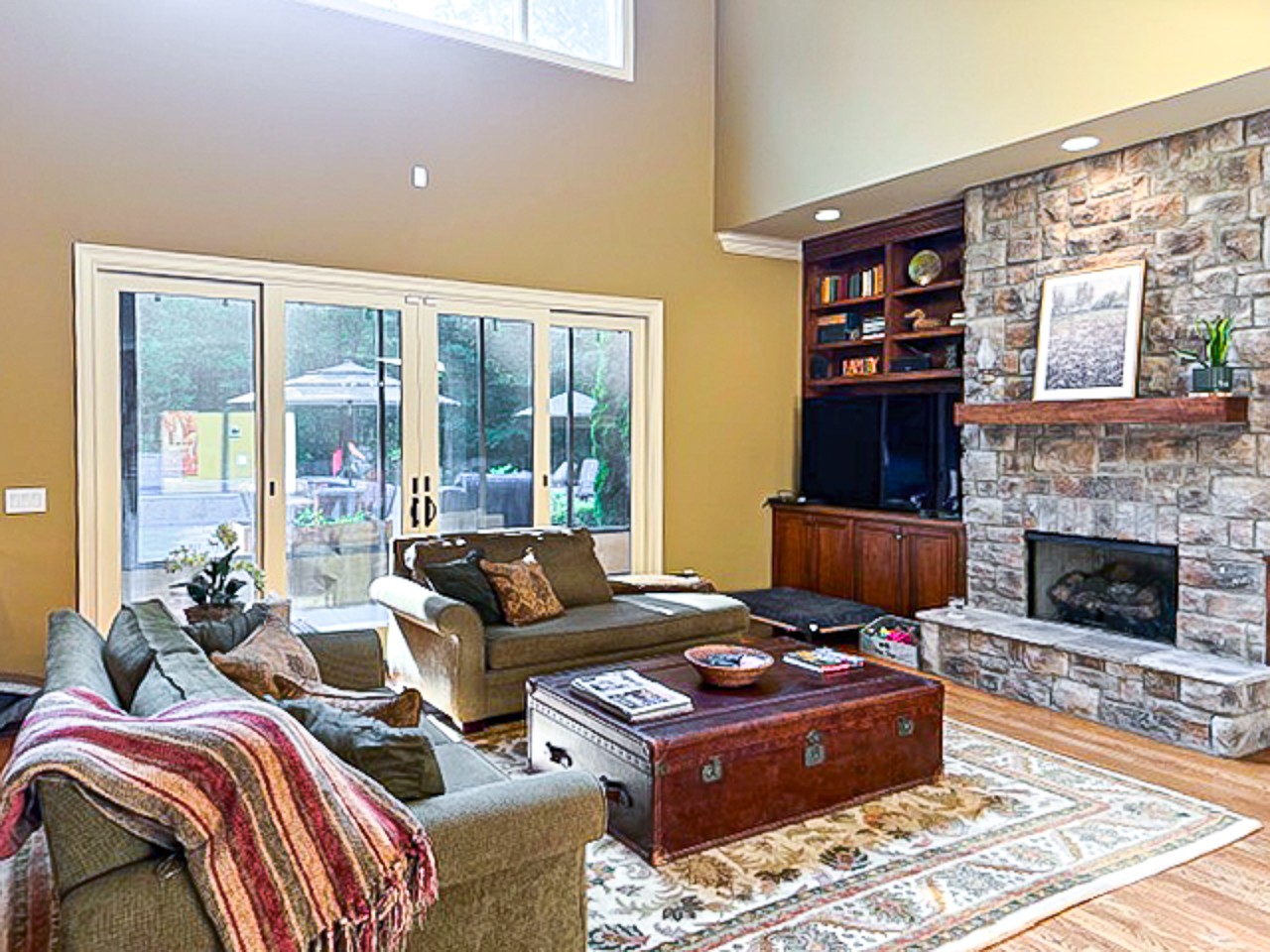 205 Nature Ridge Road Tullahoma, TN 37388 - Photo 14 of 58 a living room with furniture and a fireplace