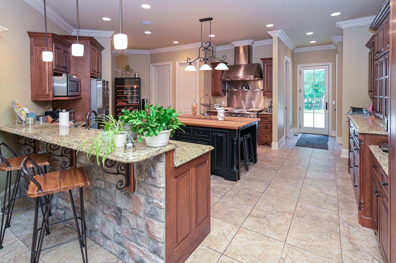 205 Nature Ridge Road Tullahoma, TN 37388 - Photo 19 of 58 a kitchen with kitchen island granite countertop a table and chairs in it