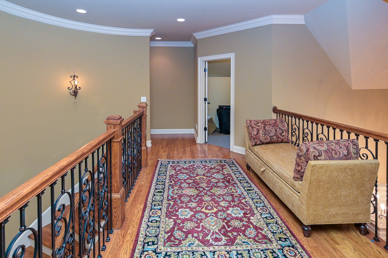 205 Nature Ridge Road Tullahoma, TN 37388 - Photo 36 of 58 a hallway with a couch and a rug