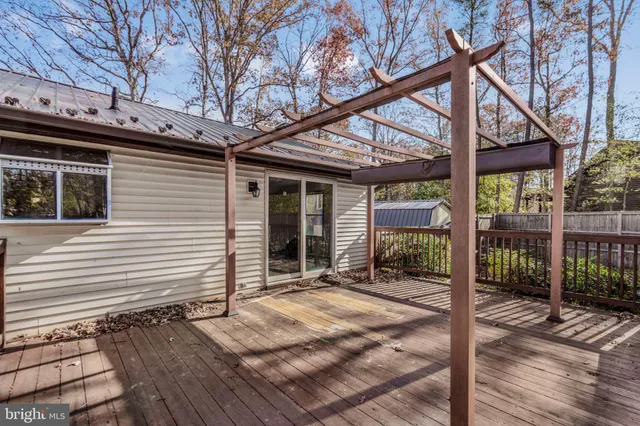 a view of a house with backyard and porch