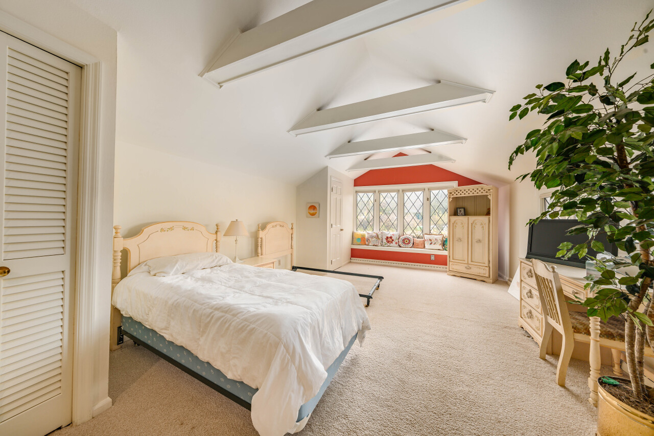 15555 Esser Court Brookfield, WI 53005 - Photo 23 of 61 Bedroom