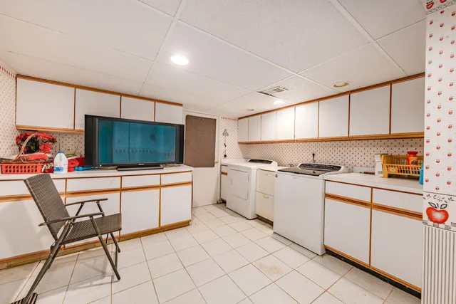 $1,300,000 | 15555 Esser Court, Brookfield, WI 53005