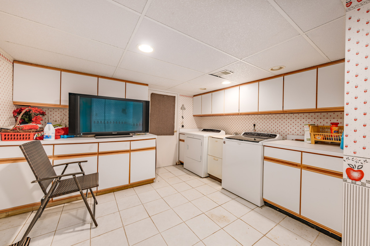 15555 Esser Court Brookfield, WI 53005 - Photo 30 of 61 Addtl Kitchen