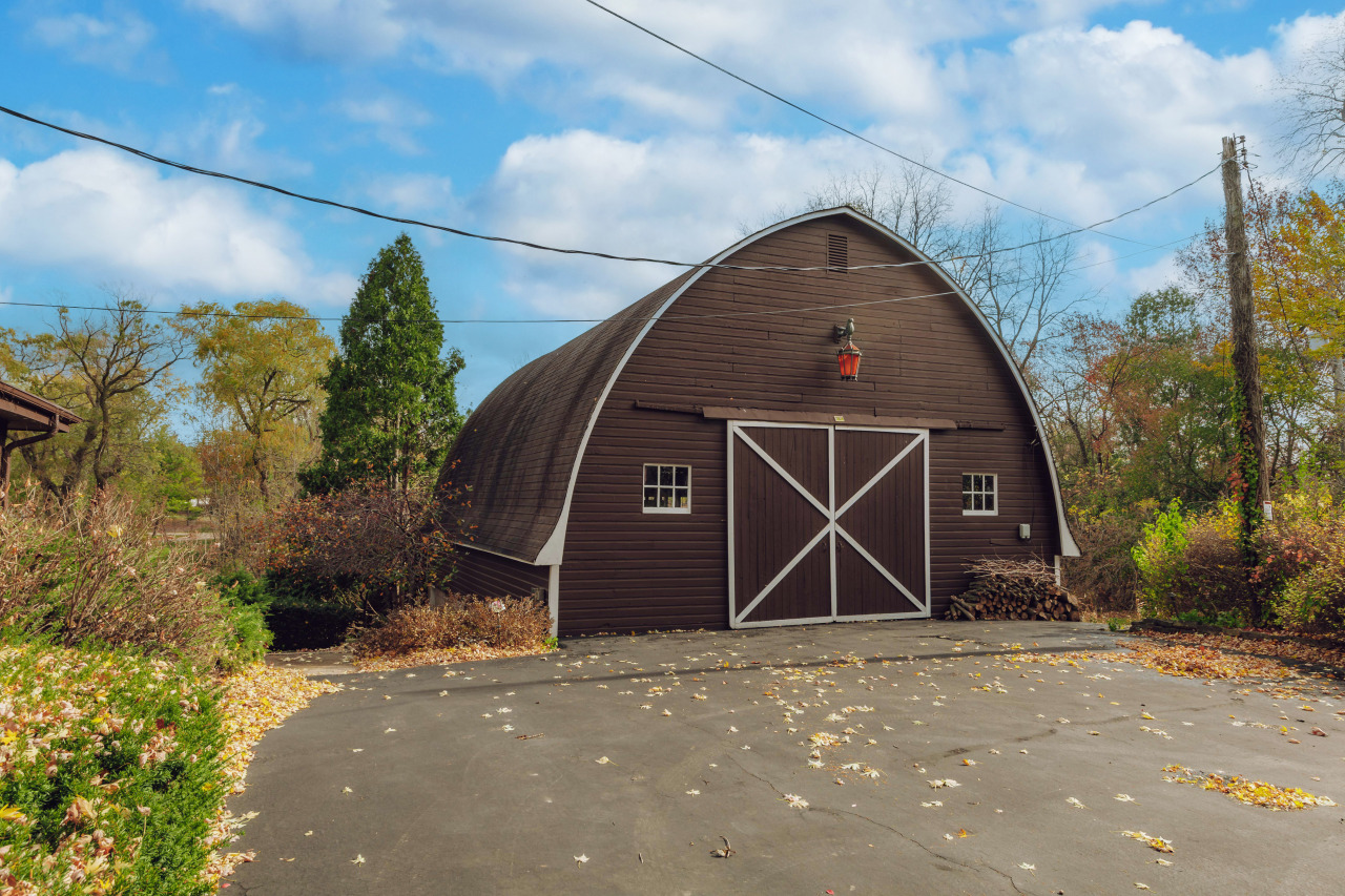 15555 Esser Court Brookfield, WI 53005 - Photo 4 of 61 How would you use best?