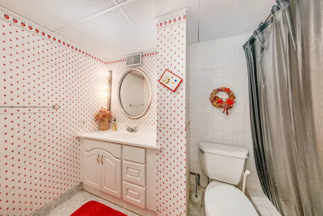 $1,300,000 | 15555 Esser Court, Brookfield, WI 53005