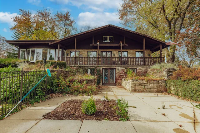 $1,300,000 | 15555 Esser Court, Brookfield, WI 53005