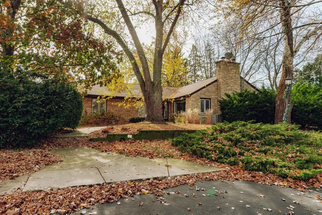 $1,300,000 | 15555 Esser Court, Brookfield, WI 53005