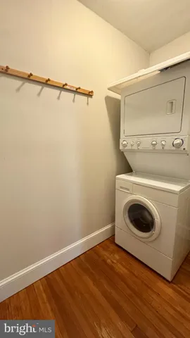 a view of a utility room with dryer and washer