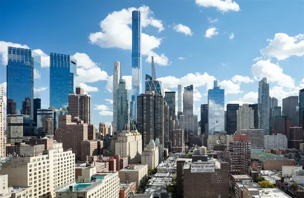 $7,295 | 500 West 56th Street, Unit 2509 | Hell's Kitchen