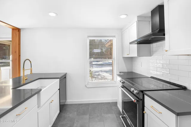 $319,900 | 130 Thimbleberry Road, Ballston Spa, NY 12020