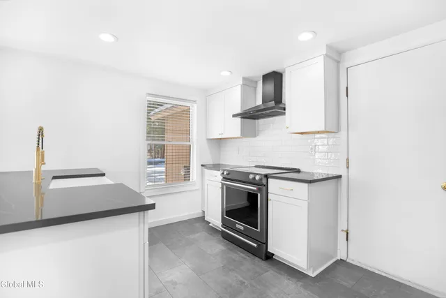 $319,900 | 130 Thimbleberry Road, Ballston Spa, NY 12020