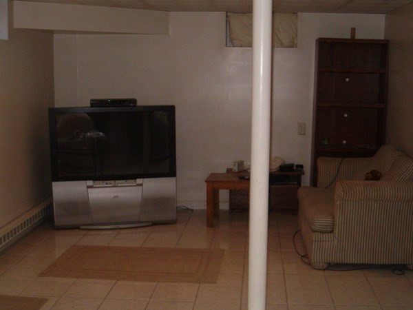 27 Hazel Street West Springfield, MA 01089 - Photo 3 of 5