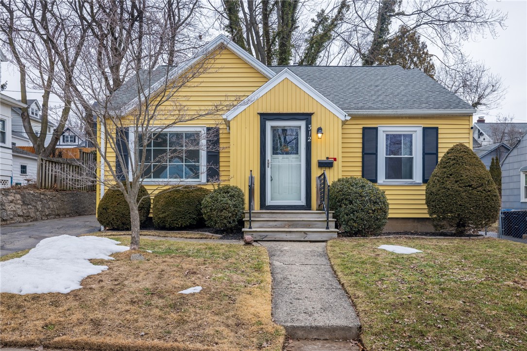 312 Brockley Road Irondequoit, NY 14609 - Photo 4 of 44