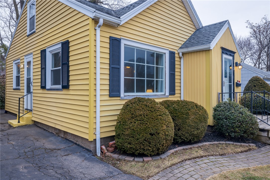 312 Brockley Road Irondequoit, NY 14609 - Photo 5 of 44