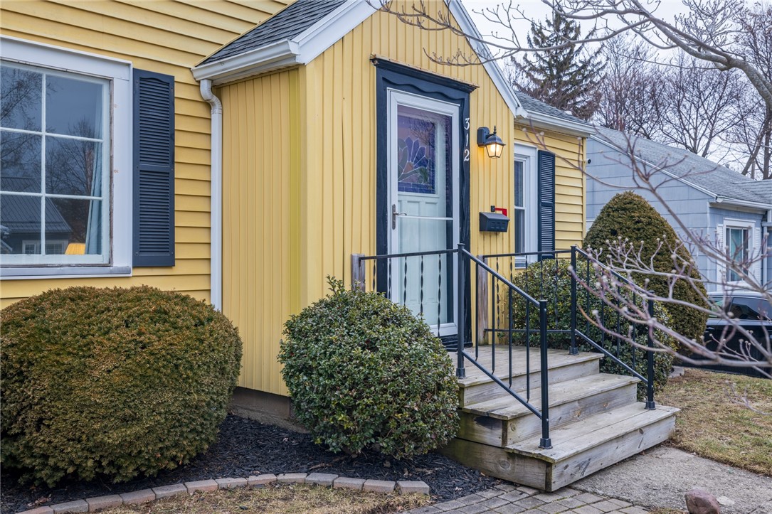 312 Brockley Road Irondequoit, NY 14609 - Photo 6 of 44