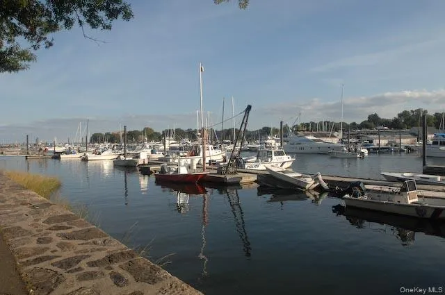 $2,400 | 400 Mt Pleasant Avenue, Unit 1H, Mamaroneck, NY 10543