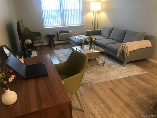 $2,400 | 400 Mt Pleasant Avenue, Unit 1H, Mamaroneck, NY 10543