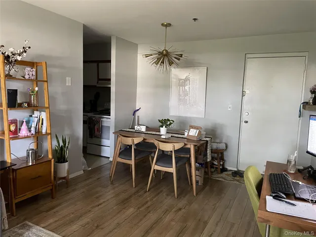 $2,400 | 400 Mt Pleasant Avenue, Unit 1H, Mamaroneck, NY 10543