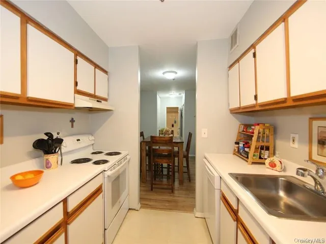 $2,400 | 400 Mt Pleasant Avenue, Unit 1H, Mamaroneck, NY 10543