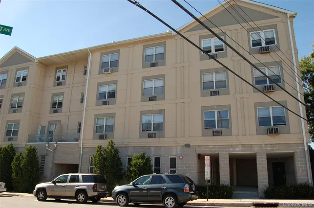 $2,400 | 400 Mt Pleasant Avenue, Unit 1H, Mamaroneck, NY 10543