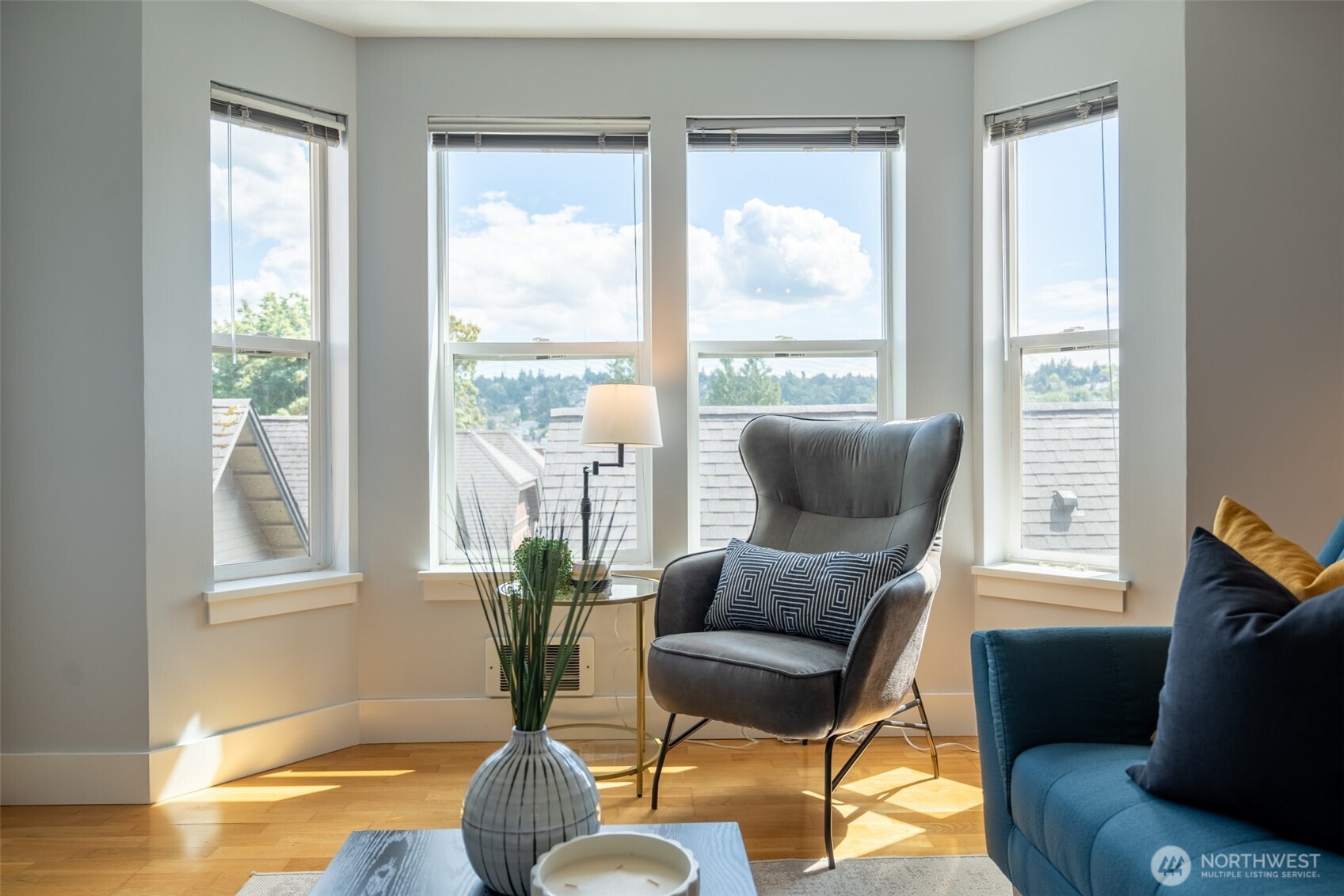 209 North 39th Street, Unit 304 Seattle, WA 98103 - Photo 3 of 24