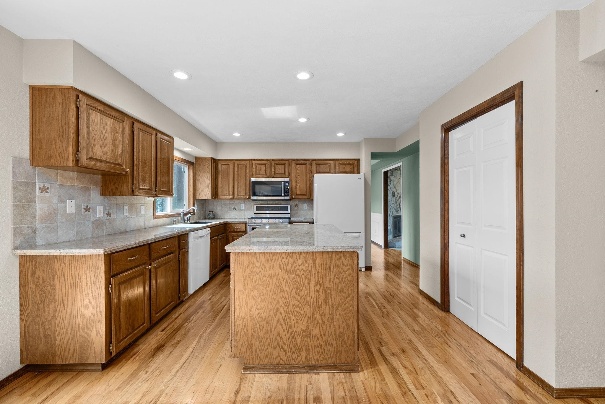 318 East Shore Road Nine Mile Falls, WA 99026 - Photo 14 of 50