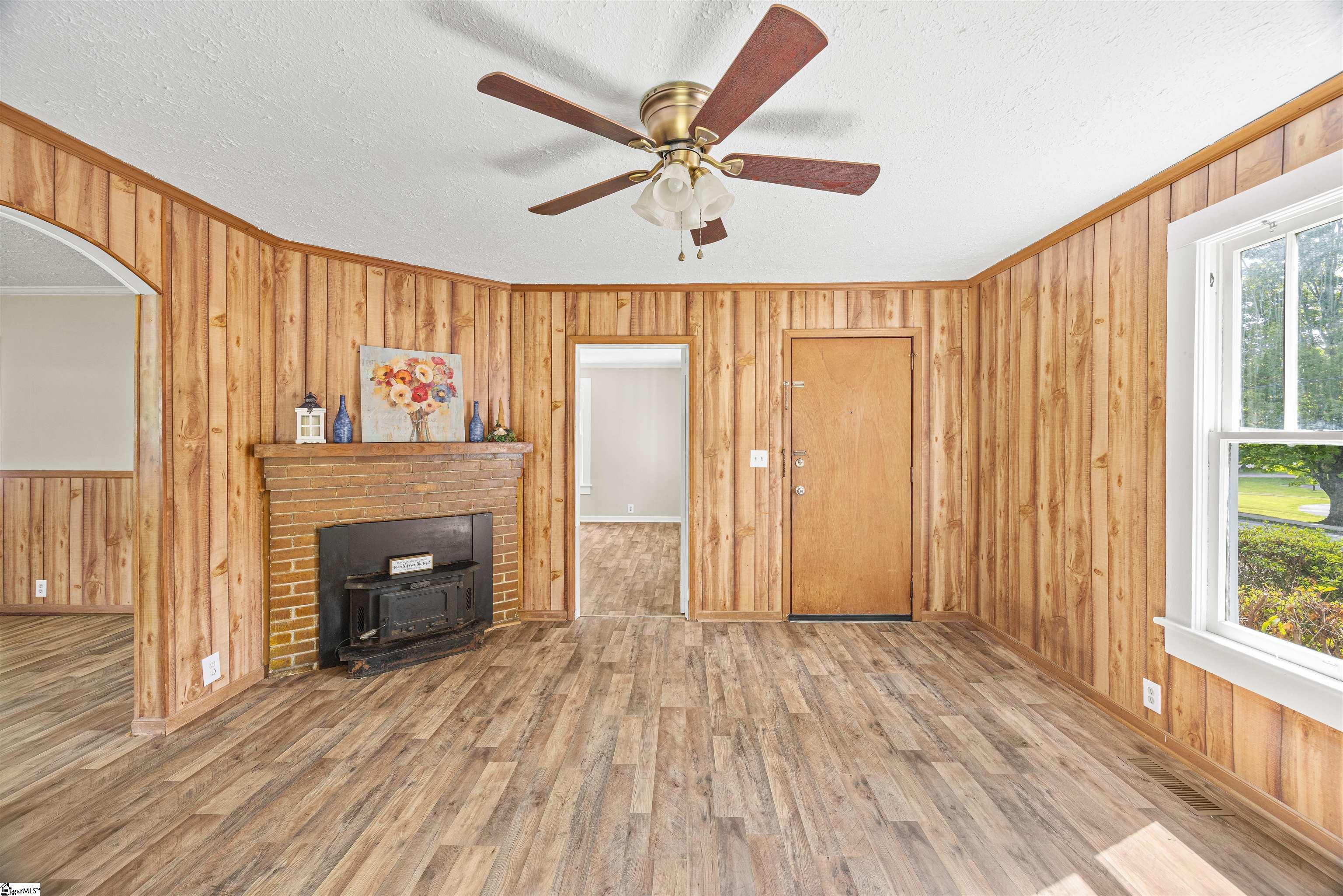 704 Slater Road Marietta, SC 29661 - Photo 5 of 20