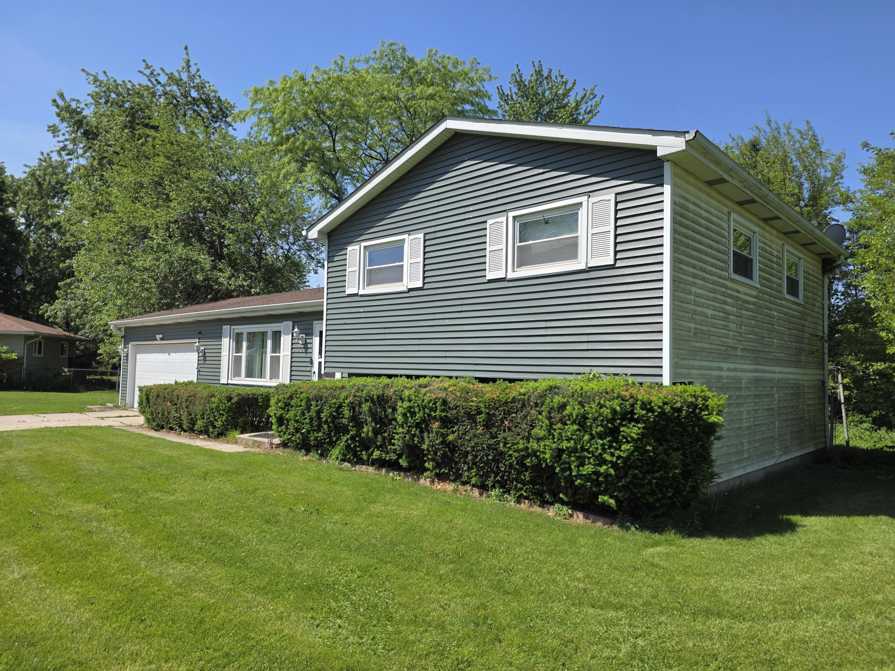 785 Aztec Court Lowell, IN 46356 - Photo 2 of 37 3000x2250