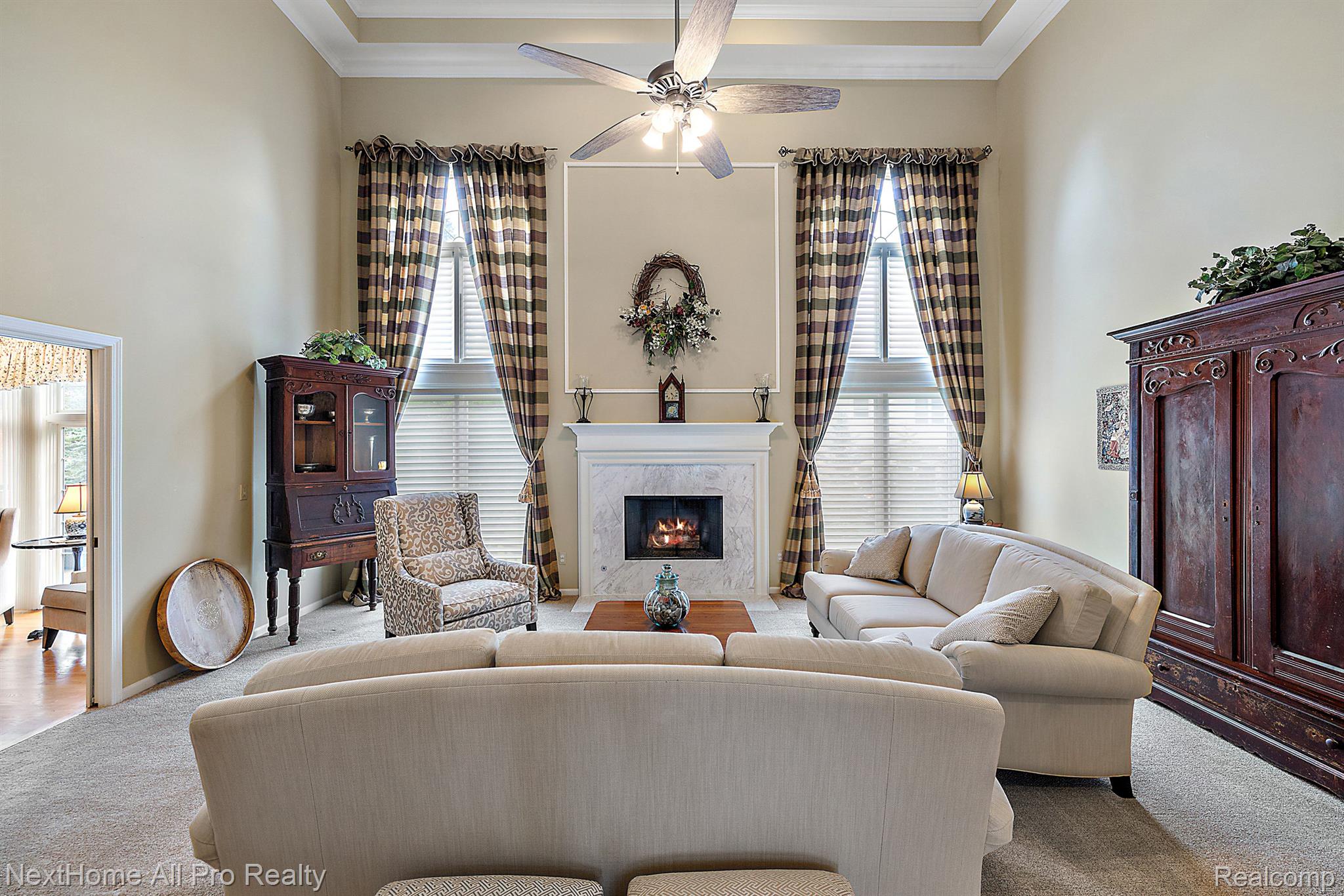 2012 Hickory Trail Drive Rochester, MI 48309 - Photo 21 of 80 Family room from foyer