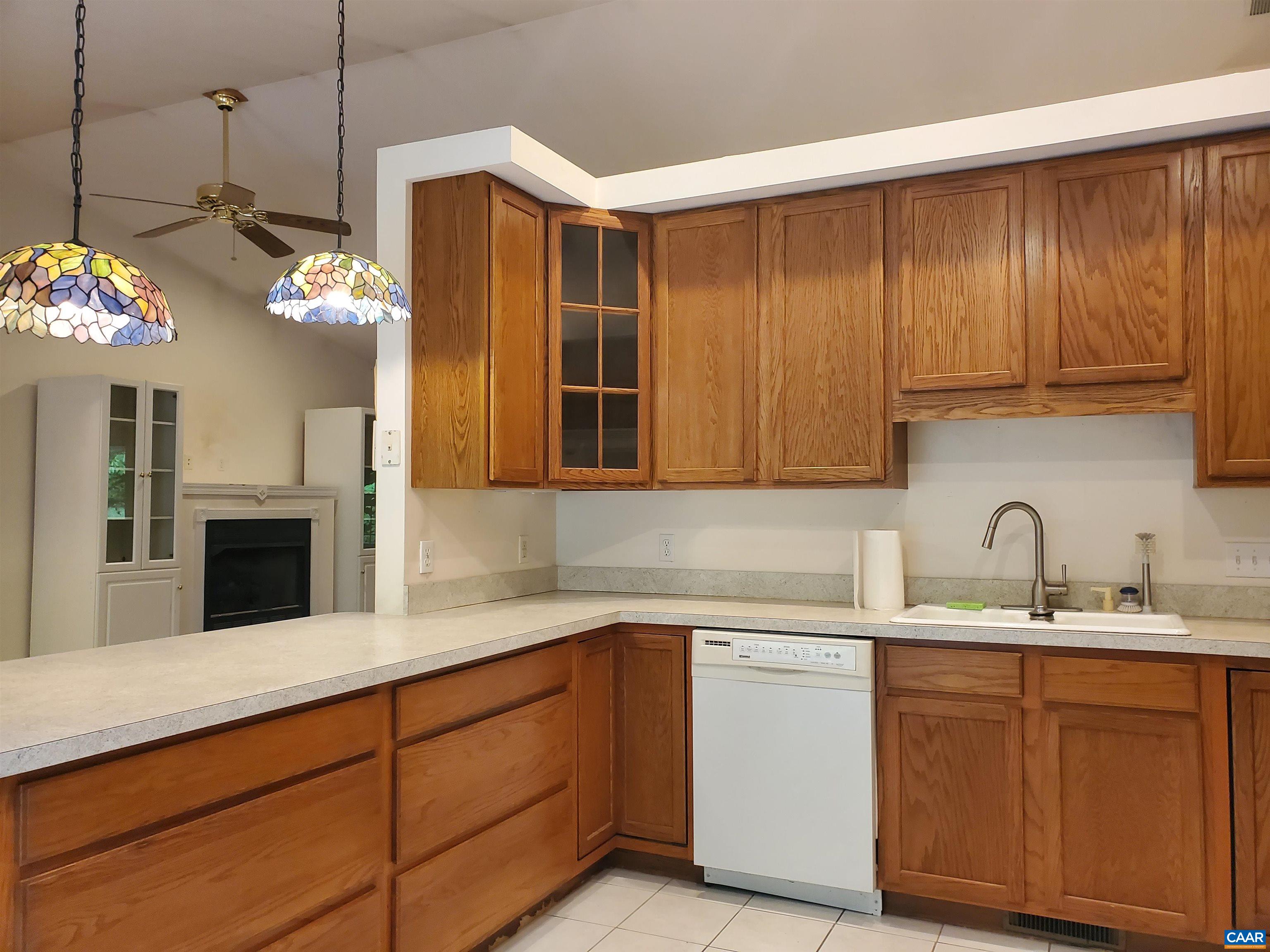 671 Creek Road Troy, VA 22974 - Photo 15 of 64 Breakfast Bar