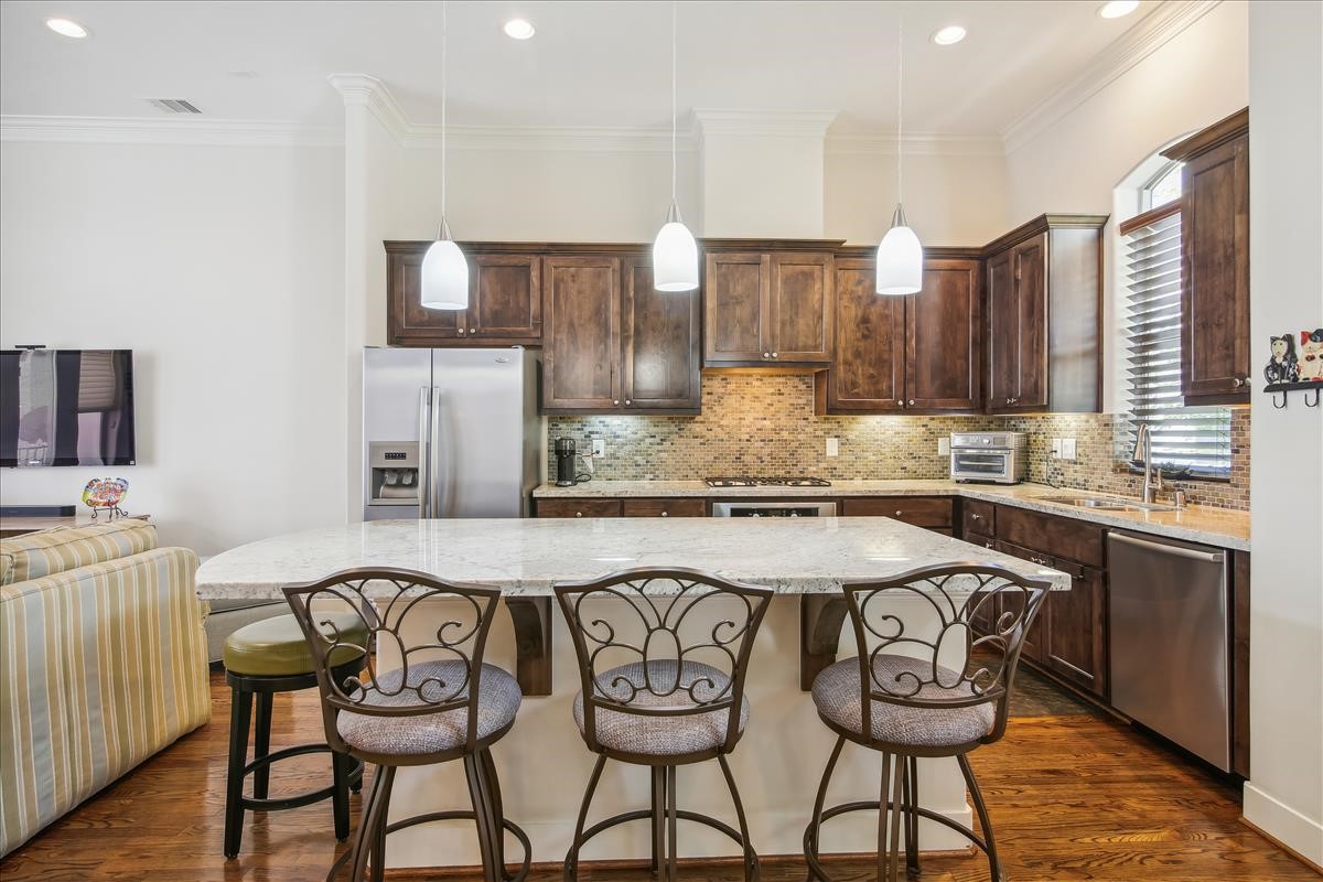 4214 Dickson Street Houston, TX 77007 - Photo 6 of 31