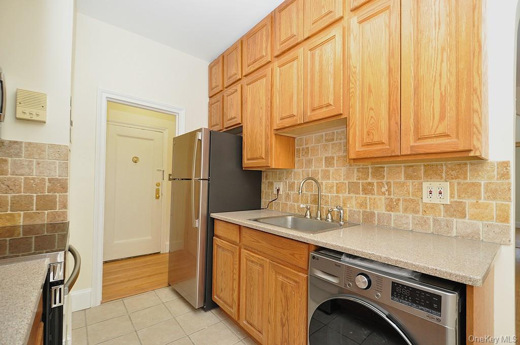 120 Stonelea Place, Unit 3M New Rochelle, NY 10801 - Photo 17 of 35
