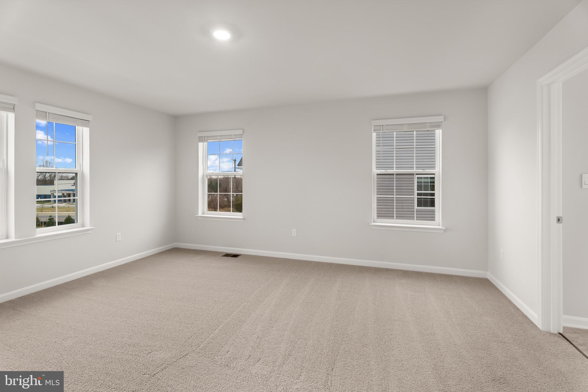 5 Comes Rdg Court Rosedale, MD 21237 - Photo 17 of 48 an empty room with windows
