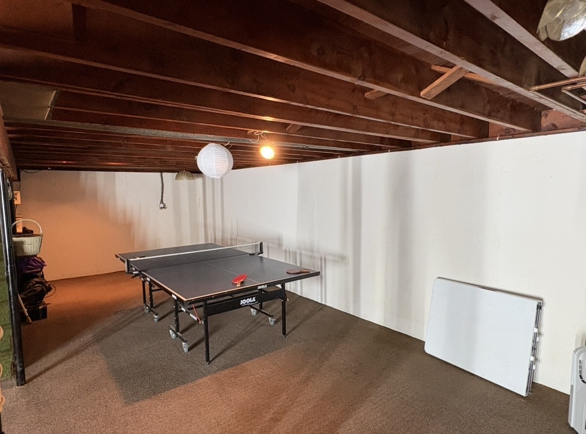 609 9th Avenue Ottawa, IL 61350 - Photo 23 of 28 a room with furniture and air conditioner